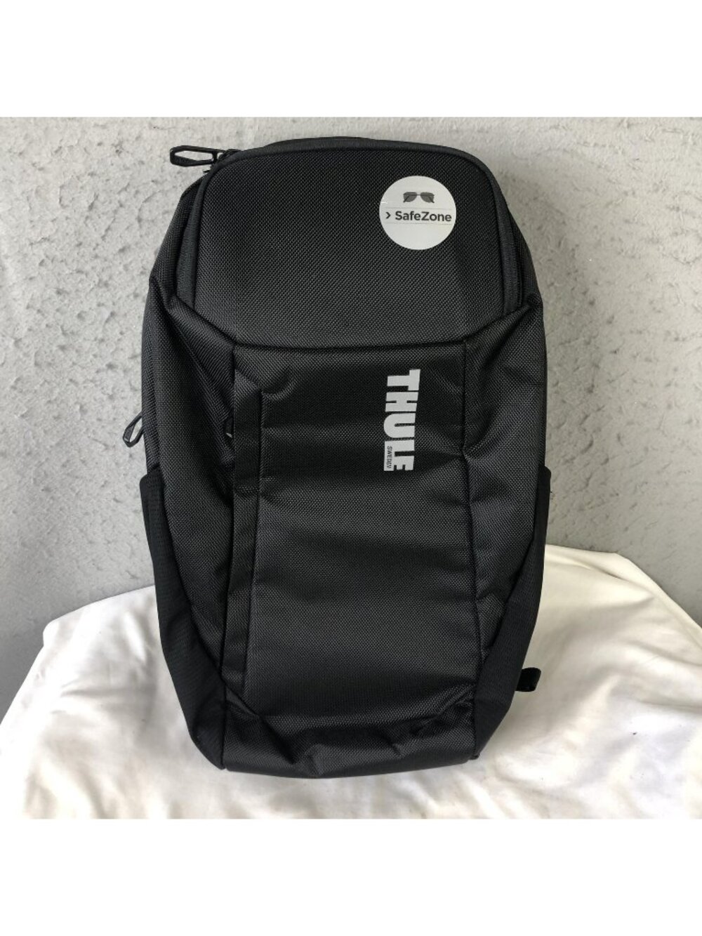 Thule Black 19" Accent Laptop Backpack 20L SafeZone Men Travel Work Daypack